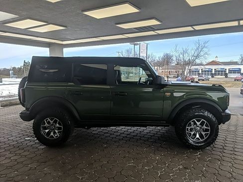 Used 2025 Ford Bronco Badlands image 4