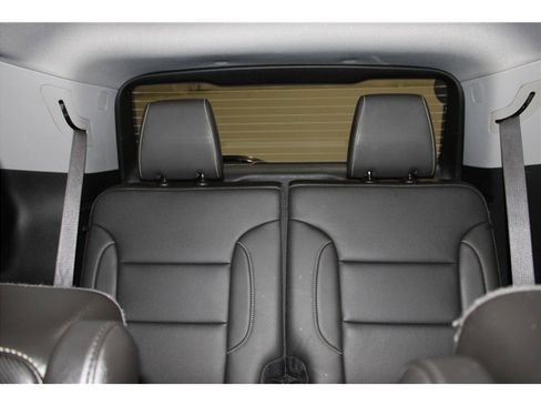 Used 2023 GMC Acadia SLT image 17