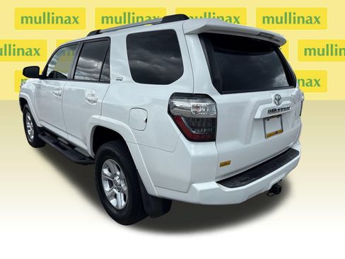 Used 2020 Toyota 4Runner SR5 AWD/4WD image 8
