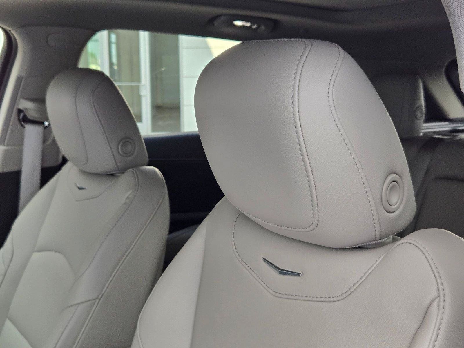 Certified 2023 Cadillac XT4 Luxury w/ Cold Weather Package FWD image 12