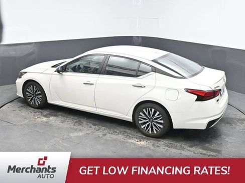 Used 2025 Nissan Altima 2.5 SV FWD image 31