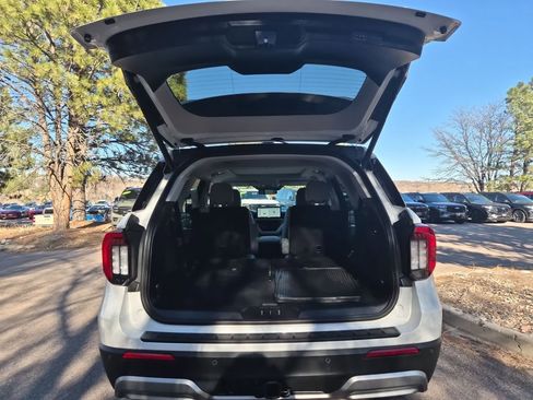 Certified 2025 Ford Explorer Platinum w/ LUX Leather Package image 25