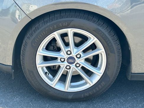 Used 2018 Ford Focus SE FWD image 13