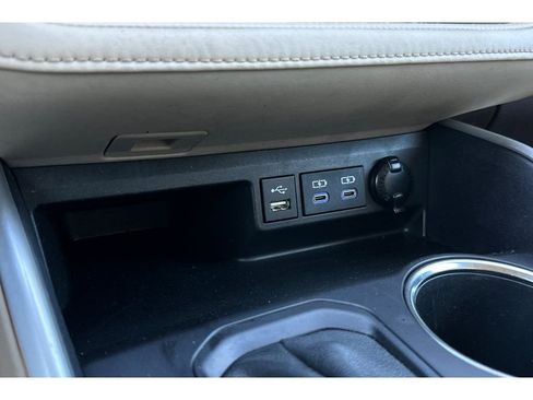 Used 2022 Toyota Highlander XLE image 32