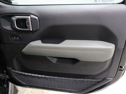 New 2026 Jeep Gladiator Mojave image 13