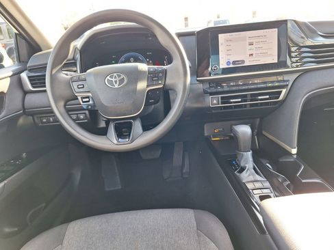 Used 2025 Toyota Camry LE image 9