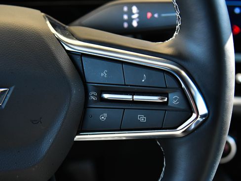 Used 2025 Chevrolet Equinox EV LT w/ Convenience Package image 40