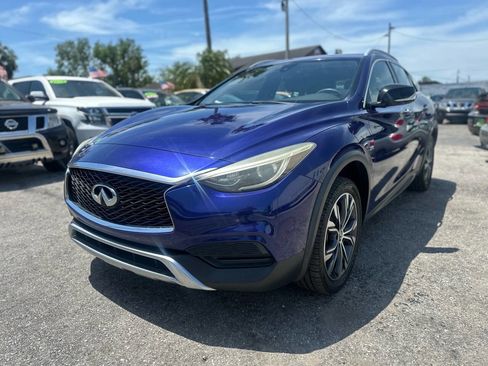 Used 2017 INFINITI QX30 AWD image 3