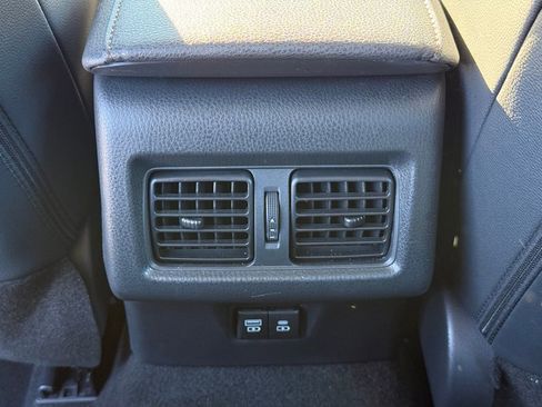 Used 2025 Toyota Camry XLE AWD/4WD image 17