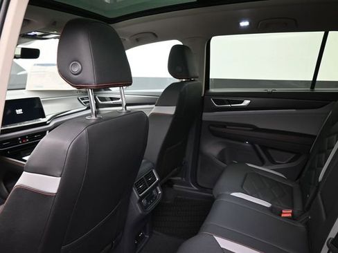 New 2026 Volkswagen Atlas Peak Edition image 2