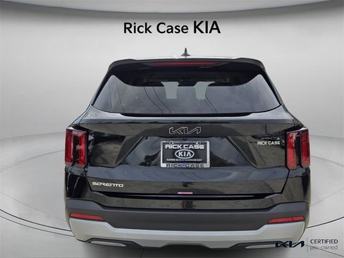 Used 2025 Kia Sorento LX image 6