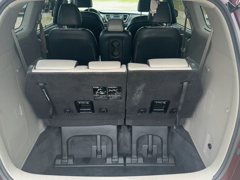 Used 2017 Kia Sedona LX w/ LX Essentials Premium Package FWD image 14
