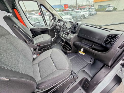 Used 2025 RAM ProMaster 2500 w/ Convenience Group image 8