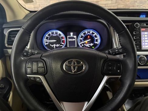 Used 2015 Toyota Highlander Limited w/ Driver Technology Package AWD/4WD image 14