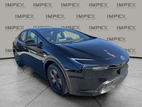 Used 2024 Toyota Prius LE image 7