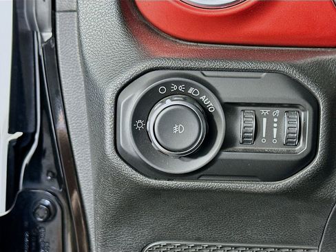 Used 2018 Jeep Wrangler Unlimited Rubicon AWD/4WD image 10