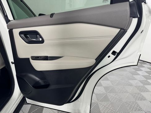 Used 2023 Nissan Rogue SL w/ SL Premium Package image 33