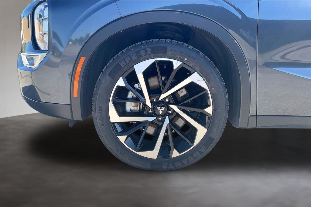 Used 2024 Mitsubishi Outlander AWD image 32