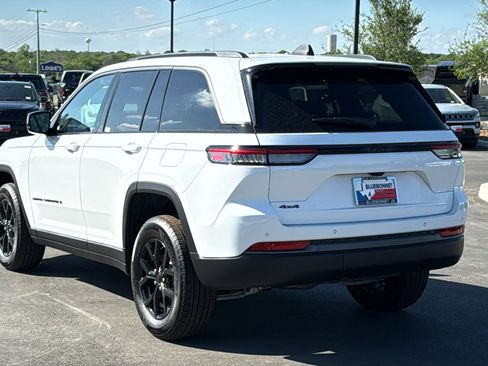 New 2026 Jeep Grand Cherokee Altitude AWD/4WD image 7