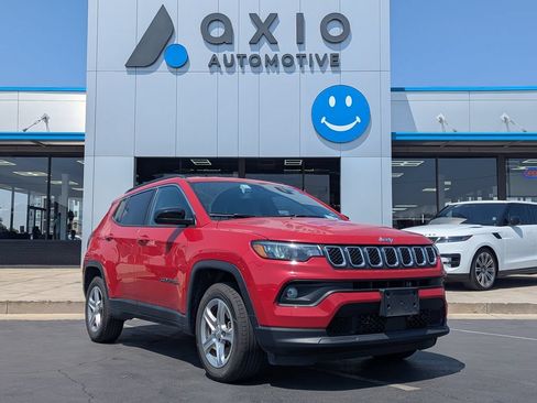 Used 2024 Jeep Compass Latitude AWD/4WD image 1