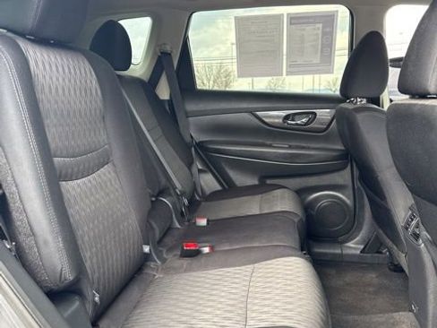 Used 2019 Nissan Rogue SV image 15