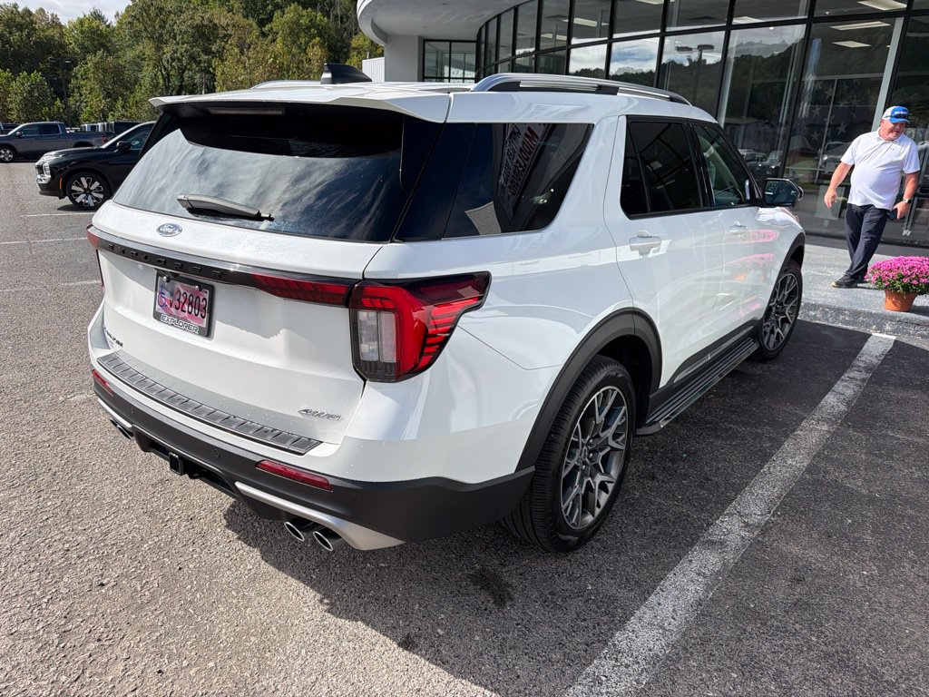 Used 2025 Ford Explorer Platinum w/ Ultimate Package AWD/4WD image 3