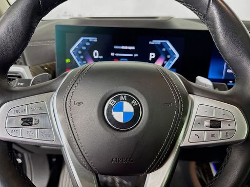 Used 2023 BMW X7 xDrive40i w/ Climate Comfort Package image 16