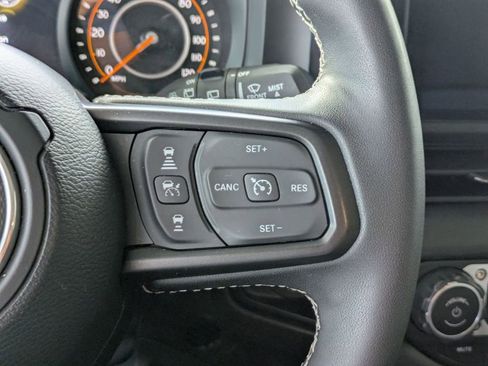 Used 2025 Jeep Wrangler Unlimited Rubicon w/ Convenience Group AWD/4WD image 20