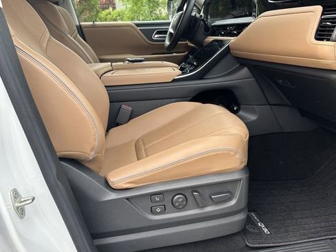 Used 2025 INFINITI QX80 Sensory AWD/4WD image 14
