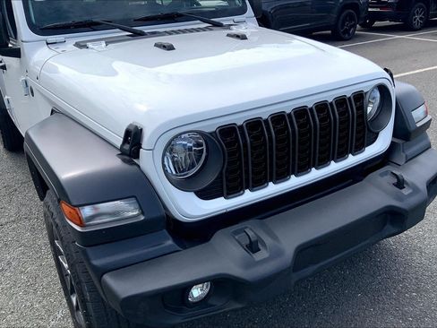 Used 2024 Jeep Wrangler Unlimited Sport AWD/4WD image 31