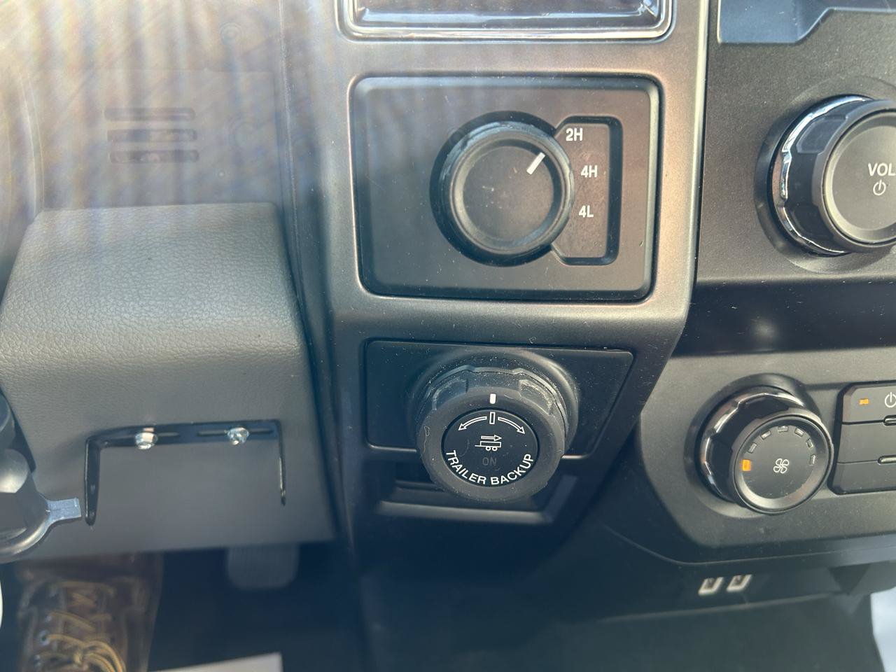 Used 2020 Ford F150 XLT w/ XTR Package AWD/4WD image 24