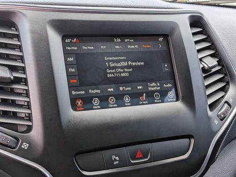 Used 2020 Jeep Cherokee Latitude Plus w/ Cold Weather Group FWD image 20