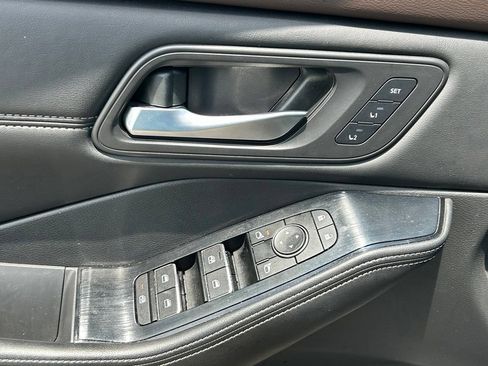 Used 2023 Nissan Rogue SL w/ SL Premium Package FWD image 19