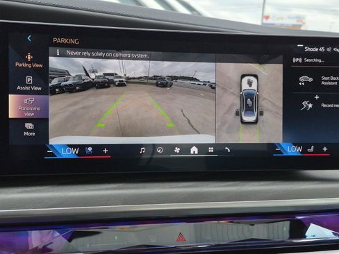 Certified 2025 BMW 760i xDrive w/ Luxury Rear Seating Package AWD/4WD image 17