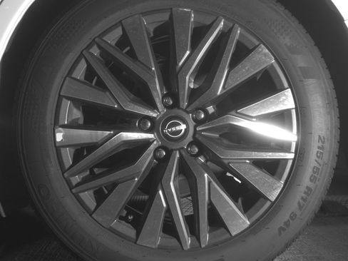 Used 2025 Nissan Altima 2.5 SV FWD image 14