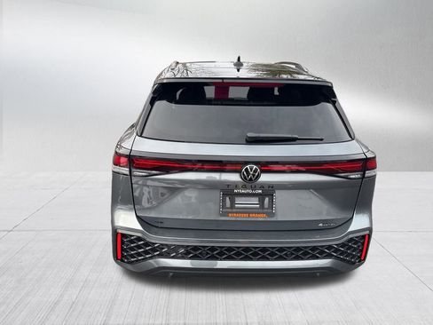 New 2025 Volkswagen Tiguan SE R-Line image 4
