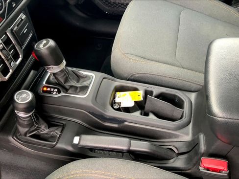 Used 2024 Jeep Wrangler Unlimited Sport AWD/4WD image 16