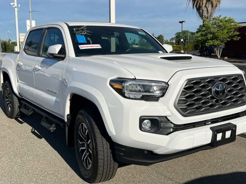 Used 2021 Toyota Tacoma TRD Sport w/ TRD Premium Sport Package image 3