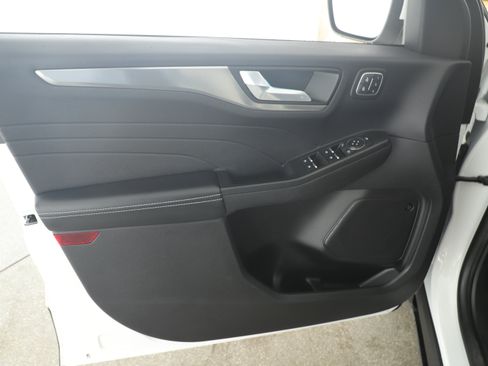 Used 2021 Ford Escape Titanium image 5