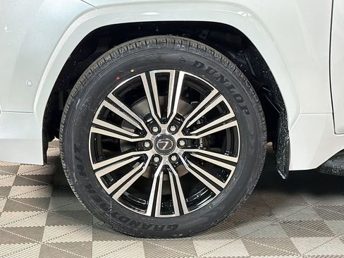 New 2026 Lexus LX 700h Luxury image 5