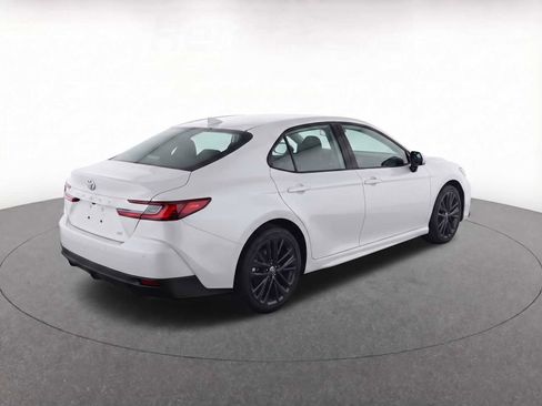 Used 2025 Toyota Camry SE image 5