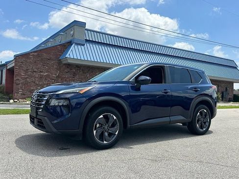 Used 2025 Nissan Rogue SV FWD image 2