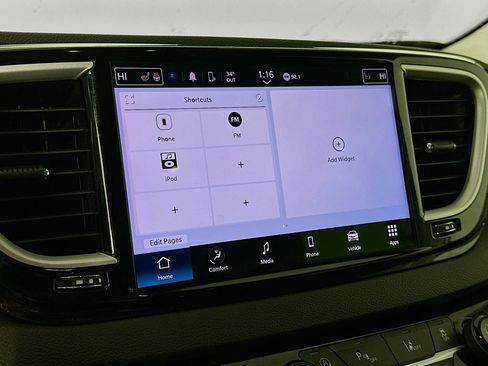 Certified 2024 Chrysler Pacifica Touring-L image 23