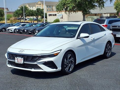 Certified 2025 Hyundai Elantra Limited FWD image 1
