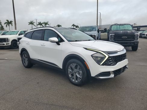 Used 2023 Kia Sportage SX image 3