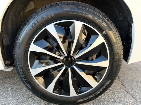 Used 2019 Toyota Corolla LE image 45