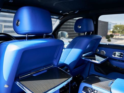 Used 2023 Rolls-Royce Cullinan Black Badge w/ Driver's Package image 39