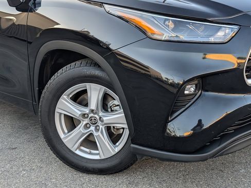 Used 2024 Toyota Highlander LE image 11
