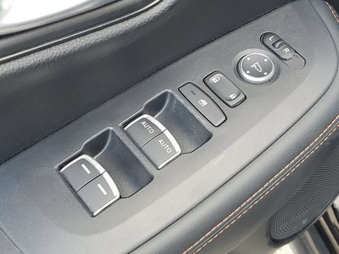 Used 2024 Nissan Altima 2.5 SV FWD image 19