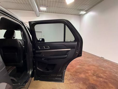 Used 2018 Ford Explorer XLT w/ Equipment Group 202A AWD/4WD image 65